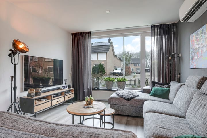 Foto 17 van Burgemeester Lewe van Aduardstraat 45