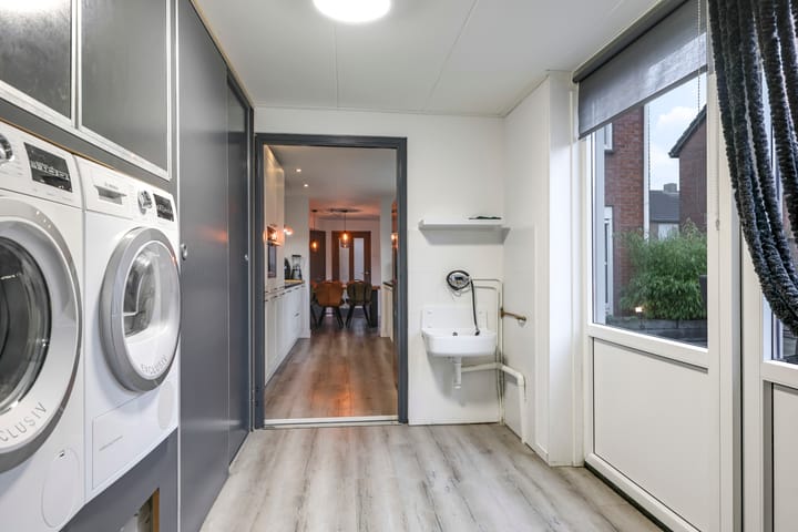 Foto 28 van Burgemeester Lewe van Aduardstraat 45