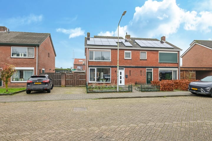 Foto 66 van Burgemeester Lewe van Aduardstraat 45