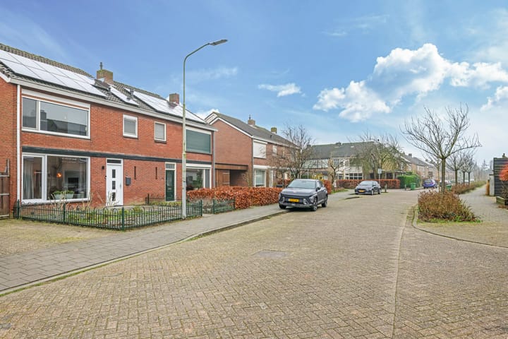 Foto 67 van Burgemeester Lewe van Aduardstraat 45