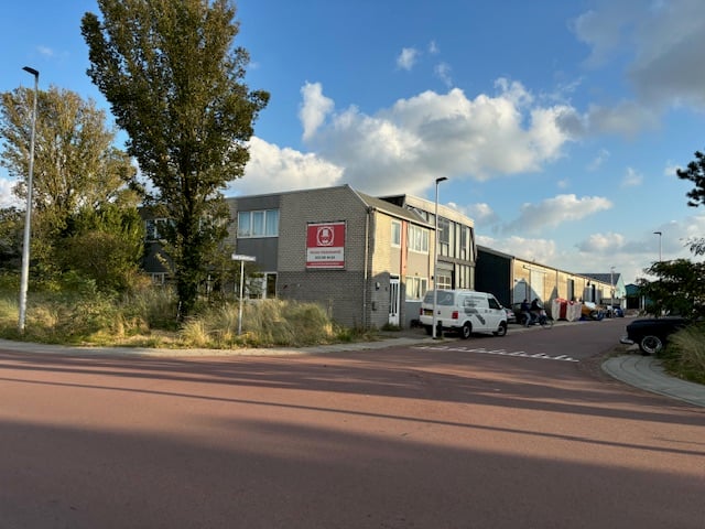 Bekijk foto 1 van Max Planckstraat 1