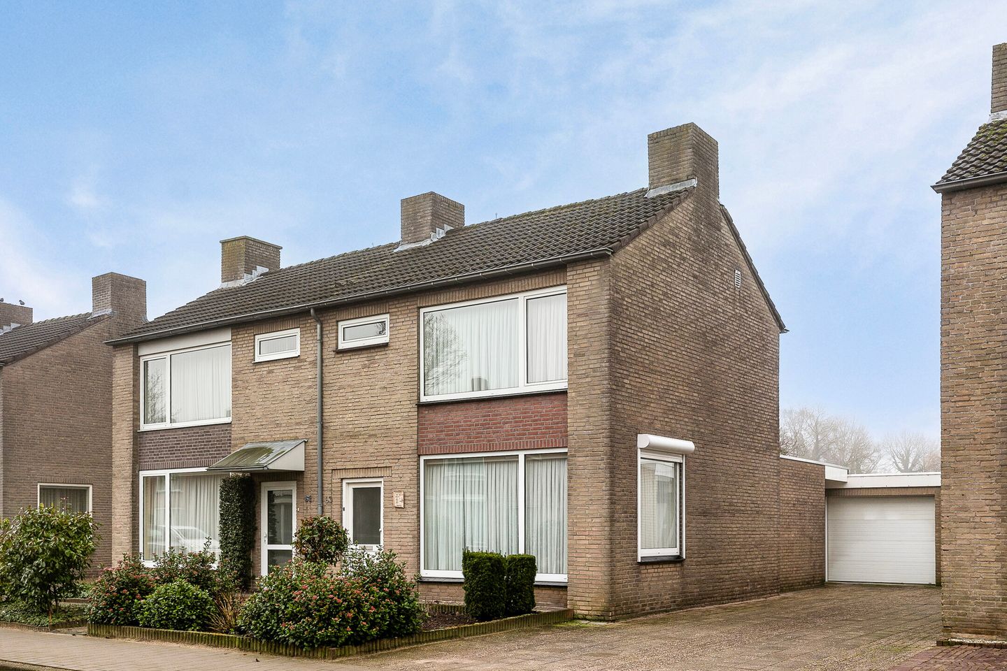 Foto 1 van Plonderijen 63