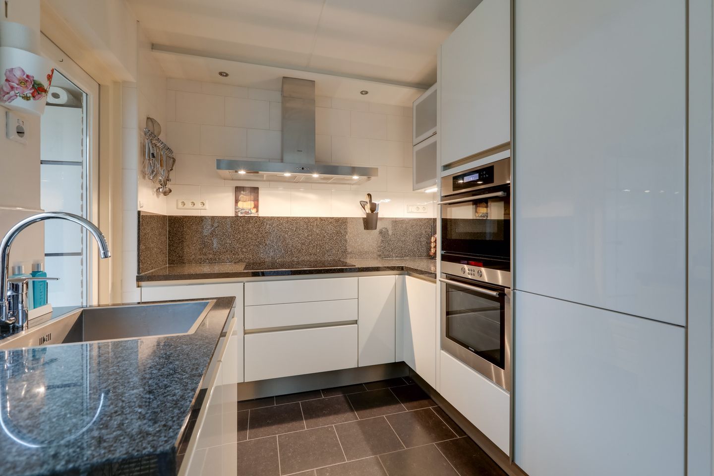 Foto 19 van Potterstraat 77