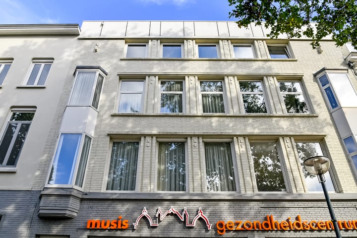 Photo 2 of Velperbuitensingel 14