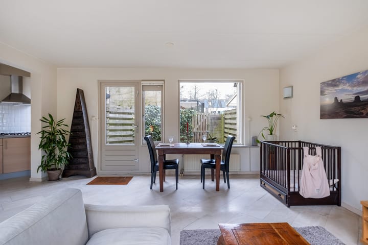 Foto 15 van Middenmolenlaan 94