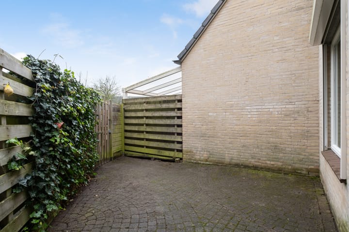 Foto 21 van Middenmolenlaan 94