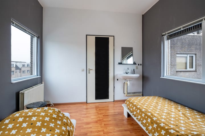 Foto 35 van Middenmolenlaan 94