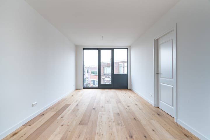 Foto 5 van Laan van Nieuw-Guinea 43-H