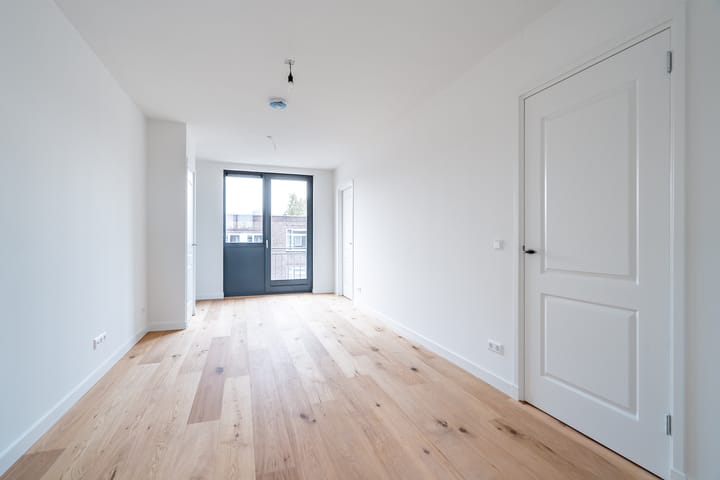 Foto 4 van Laan van Nieuw-Guinea 43-F