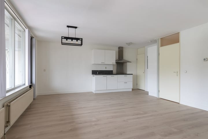 Foto 10 van Aartsbisschop Romerostraat 355