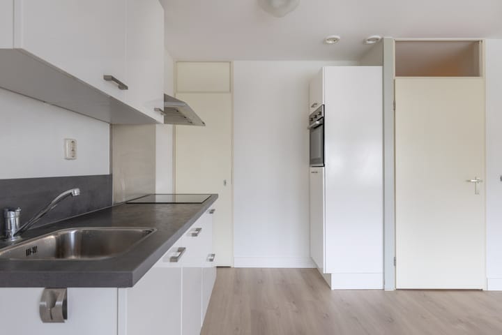 Foto 12 van Aartsbisschop Romerostraat 355