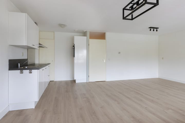 Foto 14 van Aartsbisschop Romerostraat 355