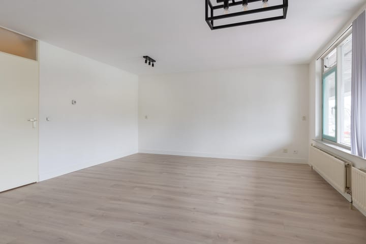 Foto 15 van Aartsbisschop Romerostraat 355