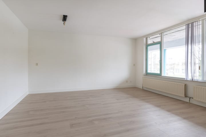 Foto 16 van Aartsbisschop Romerostraat 355