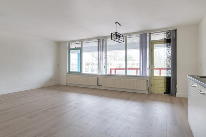 Foto 17 van Aartsbisschop Romerostraat 355