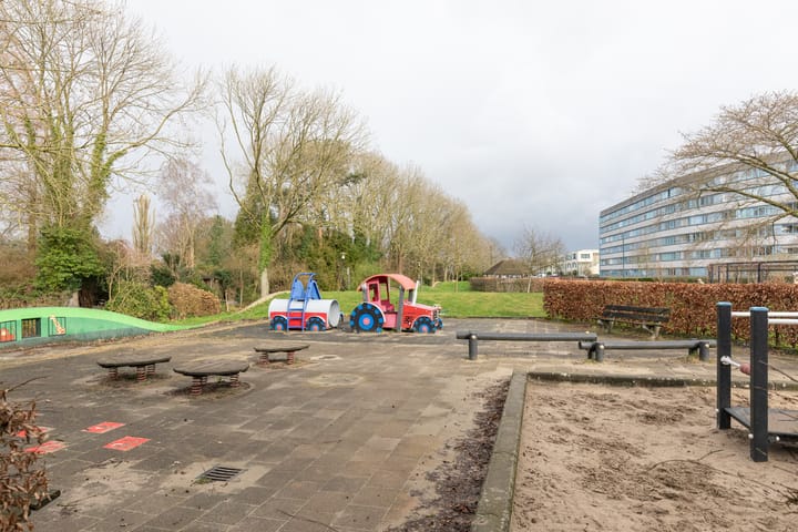 Foto 32 van Aartsbisschop Romerostraat 355