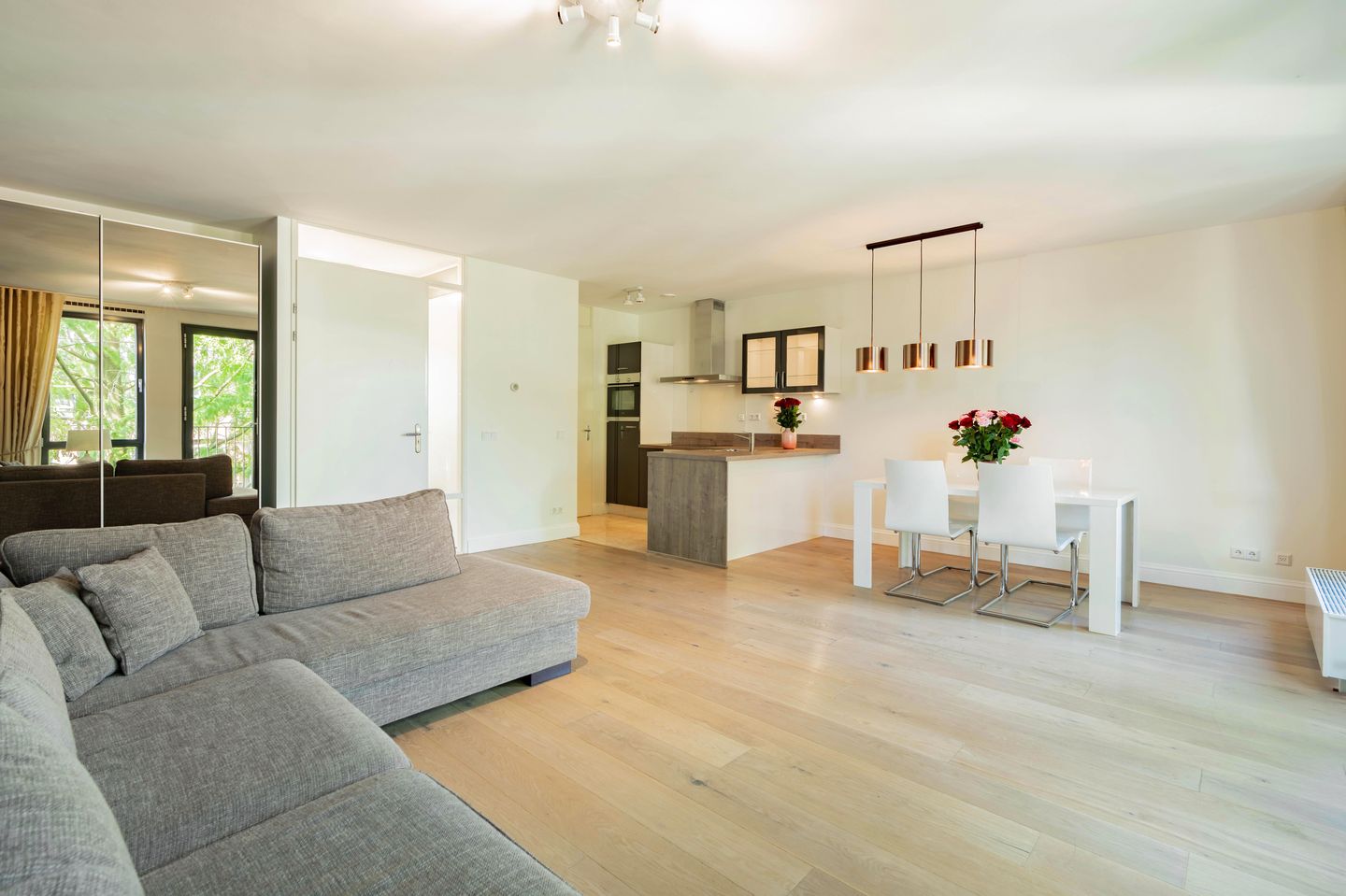 Photo 5 of Camperstraat 22-D