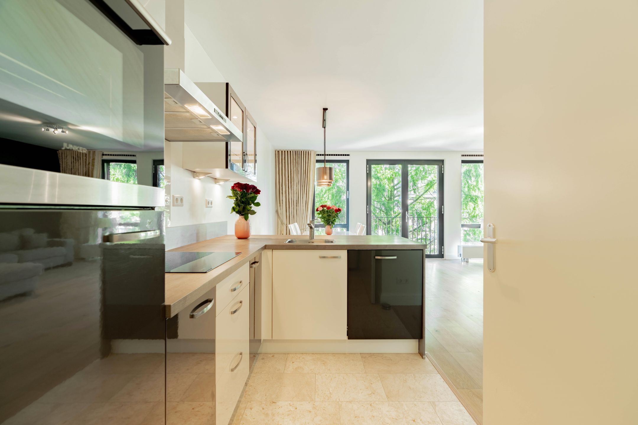 Photo 12 of Camperstraat 22-D