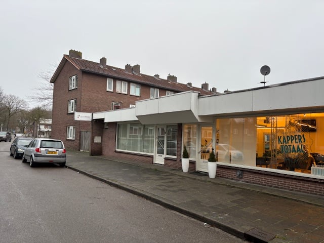 Bekijk foto 2 van Trompstraat 6