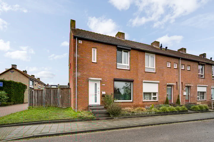 Foto 1 van Burgemeester Magnéestraat 10