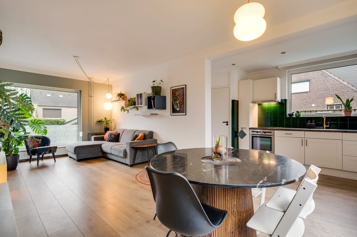 Foto 13 van Burgemeester Magnéestraat 10