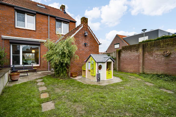 Foto 31 van Burgemeester Magnéestraat 10