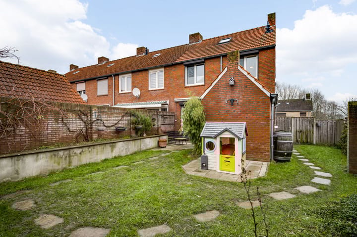 Foto 32 van Burgemeester Magnéestraat 10