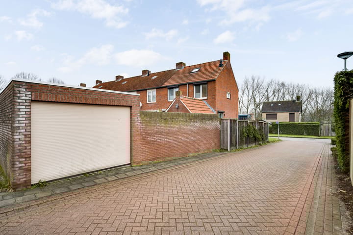 Foto 35 van Burgemeester Magnéestraat 10