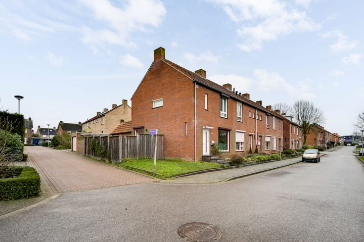 Foto 36 van Burgemeester Magnéestraat 10