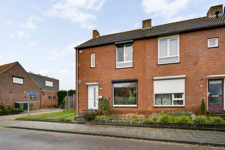 Foto 39 van Burgemeester Magnéestraat 10