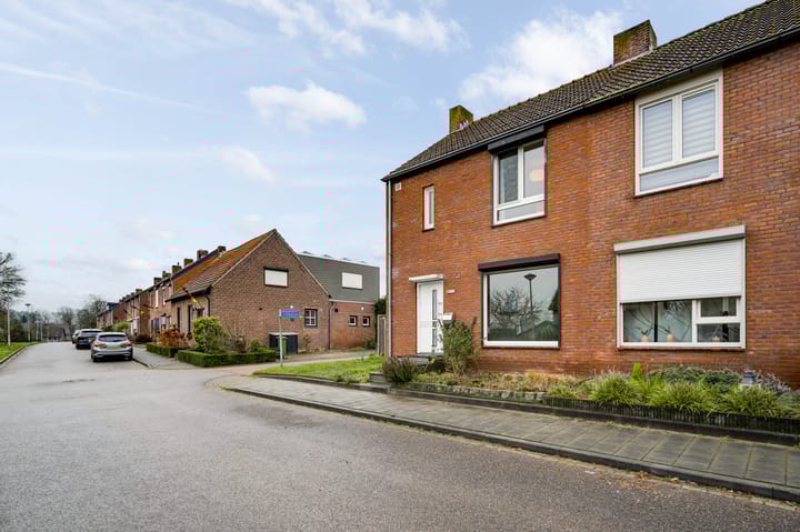 Foto 40 van Burgemeester Magnéestraat 10