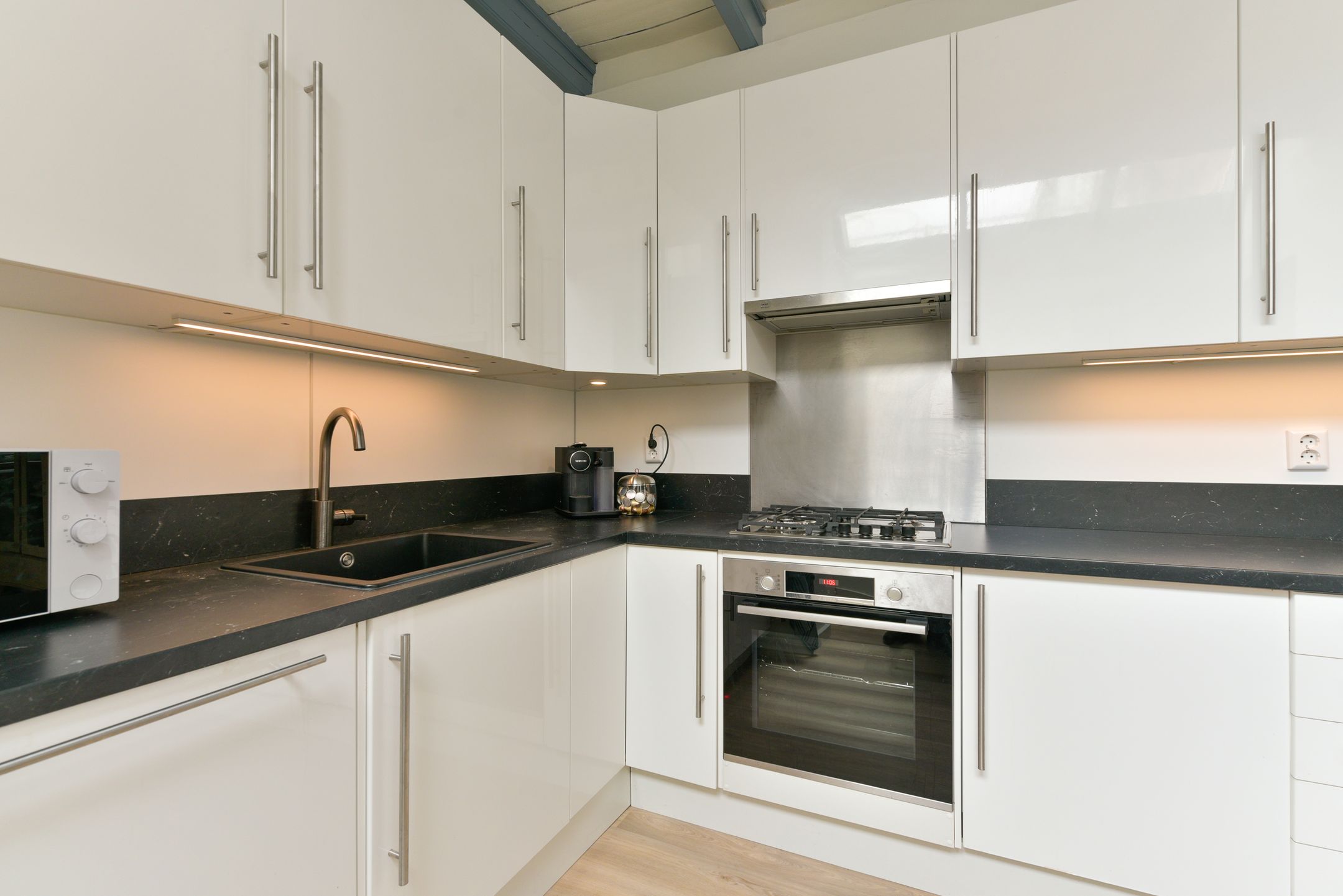 Photo 3 of Beekstraat 13