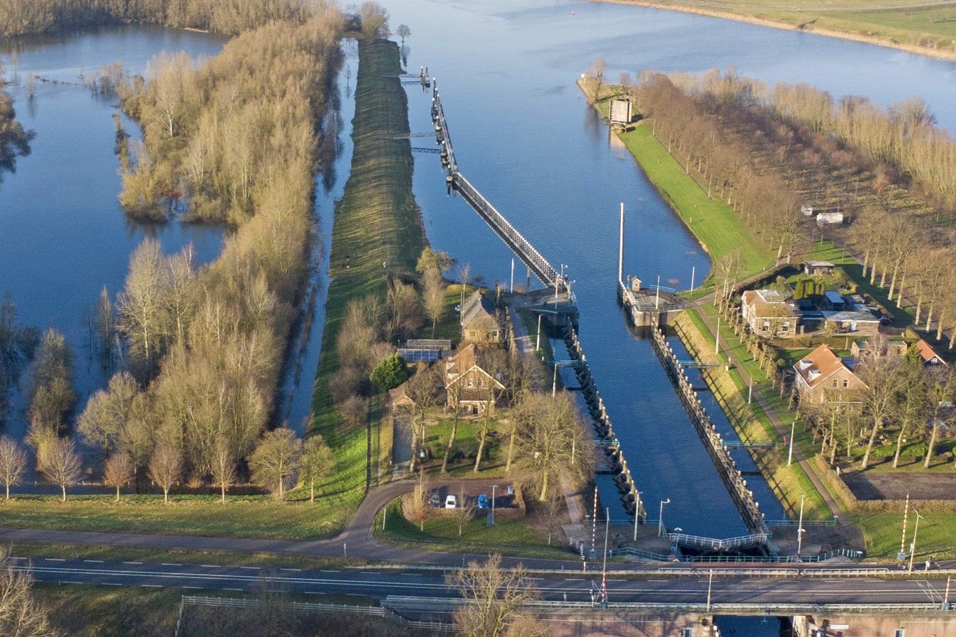 Foto 1 van Wilhelminasluis 3