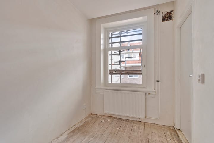 Photo 6 of Balboastraat 42-2