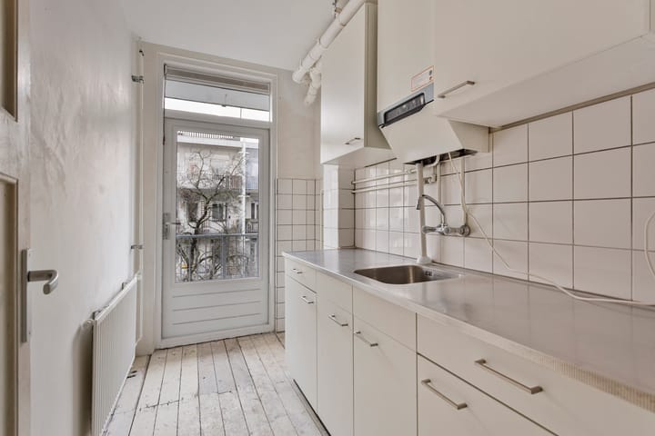 Photo 8 of Balboastraat 42-2