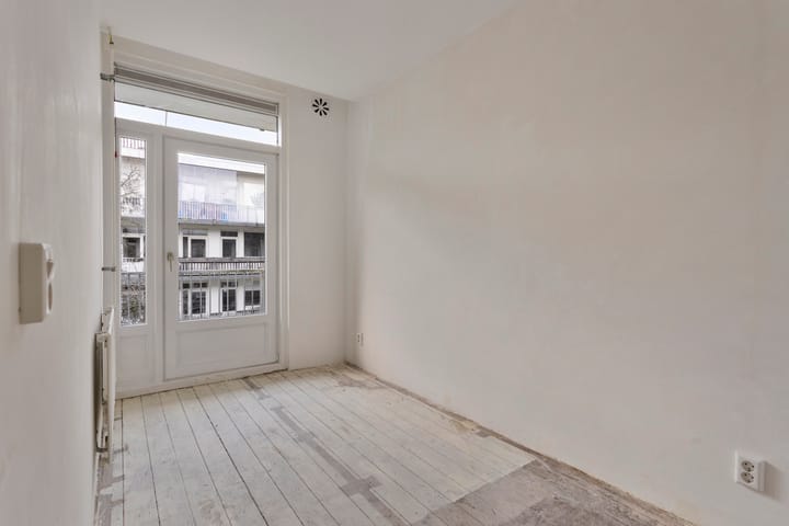 Photo 10 of Balboastraat 42-2