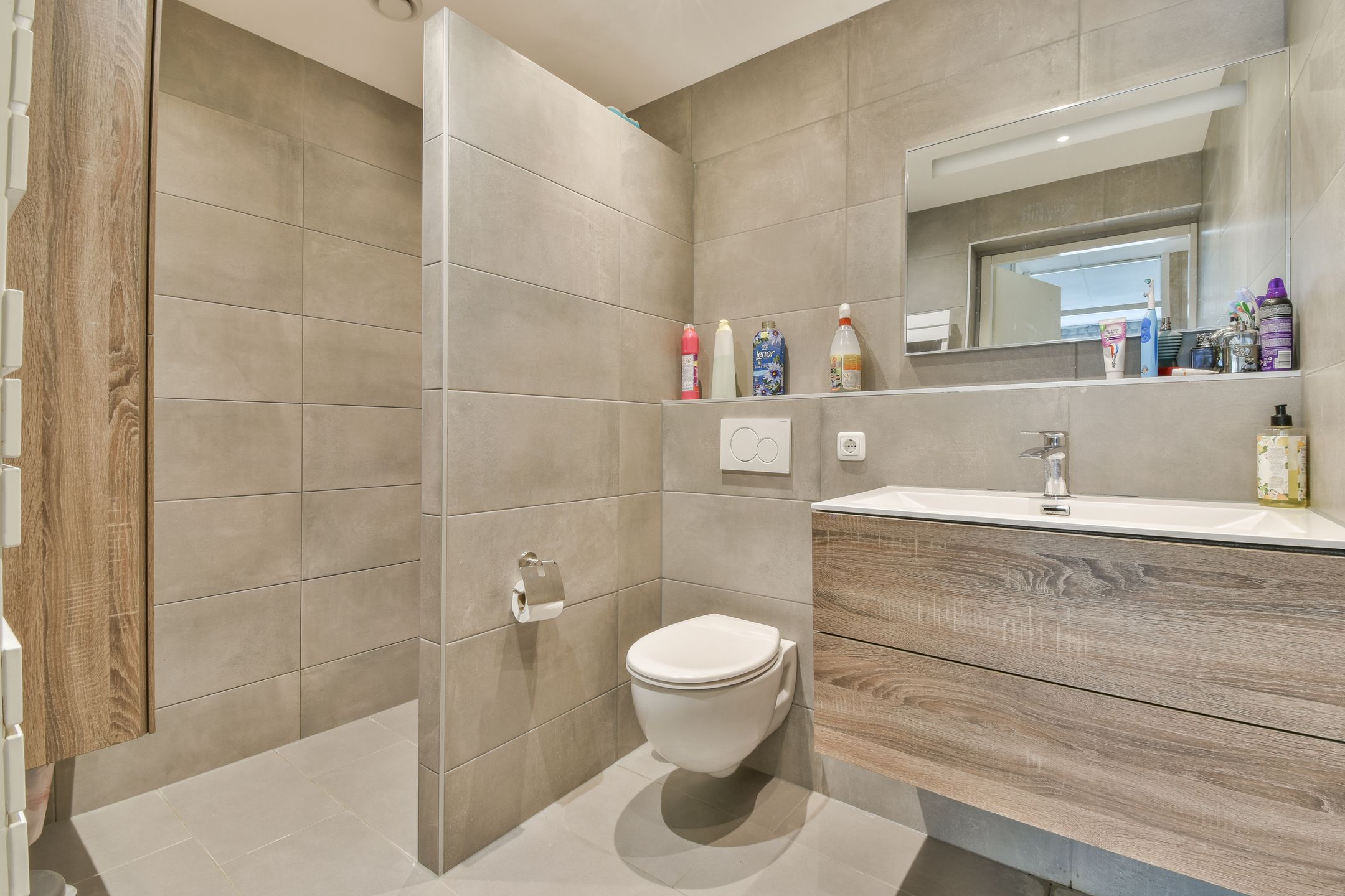 Photo 12 of Martini van Geffenstraat 122