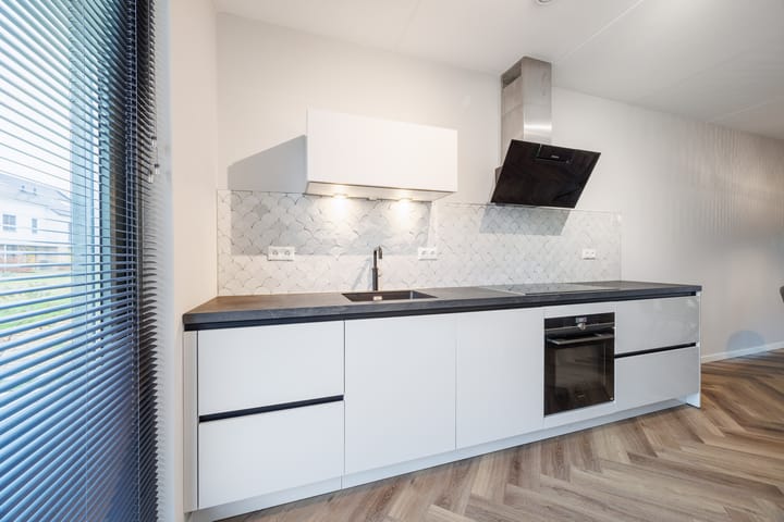 Photo 16 of Bert Haanstrapark 18