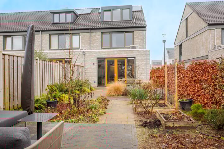 Photo 21 of Bert Haanstrapark 18