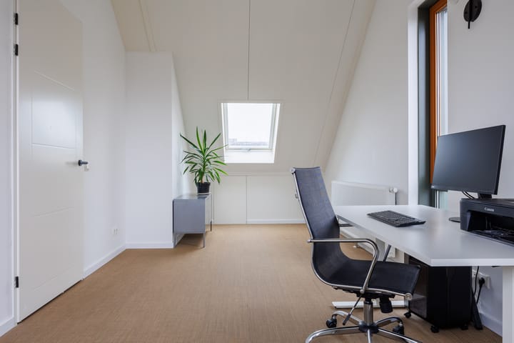 Photo 49 of Bert Haanstrapark 18