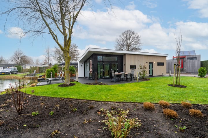 Photo 2 of Zaaiwaard 3-99