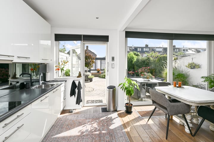 Foto 8 van Joost van den Vondellaan 11