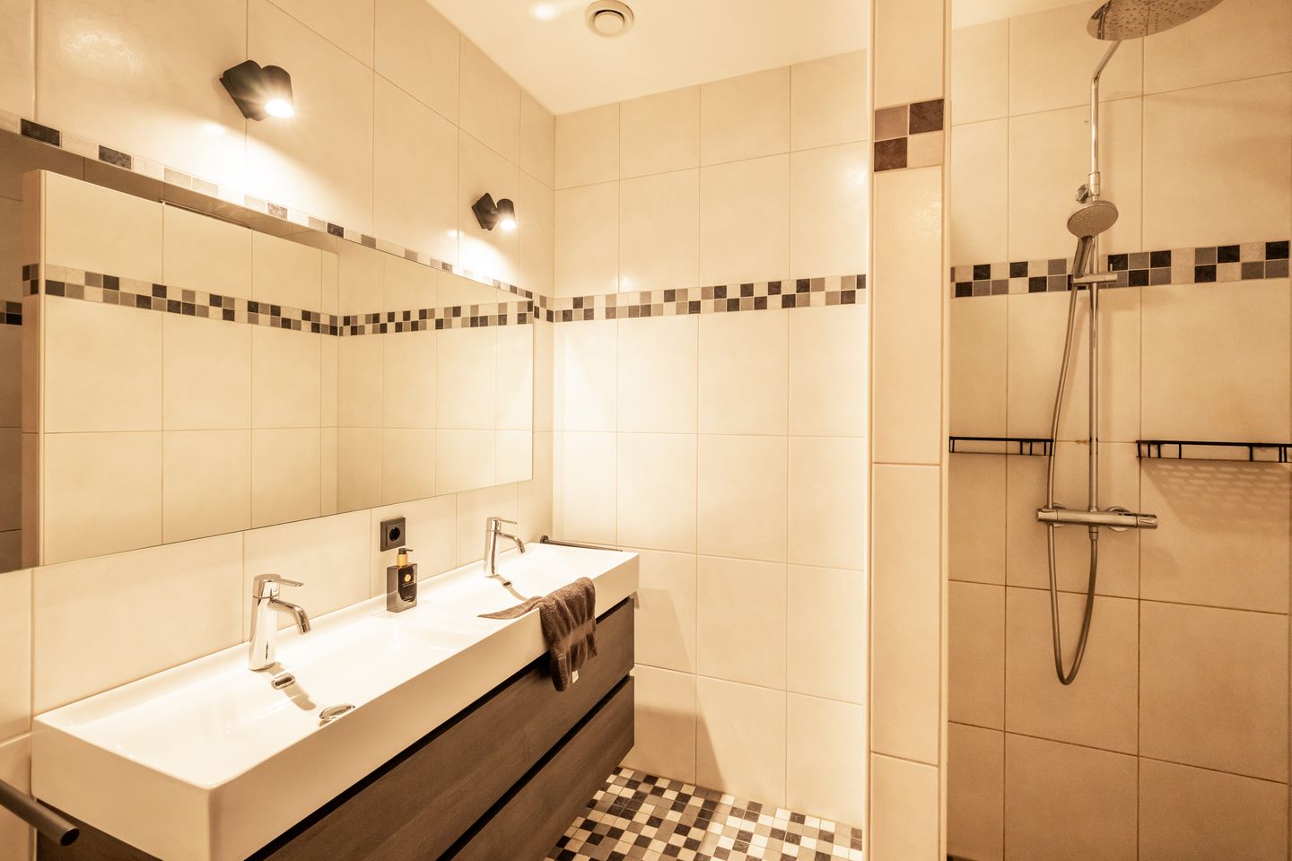 Foto 19 van Roggehof 8