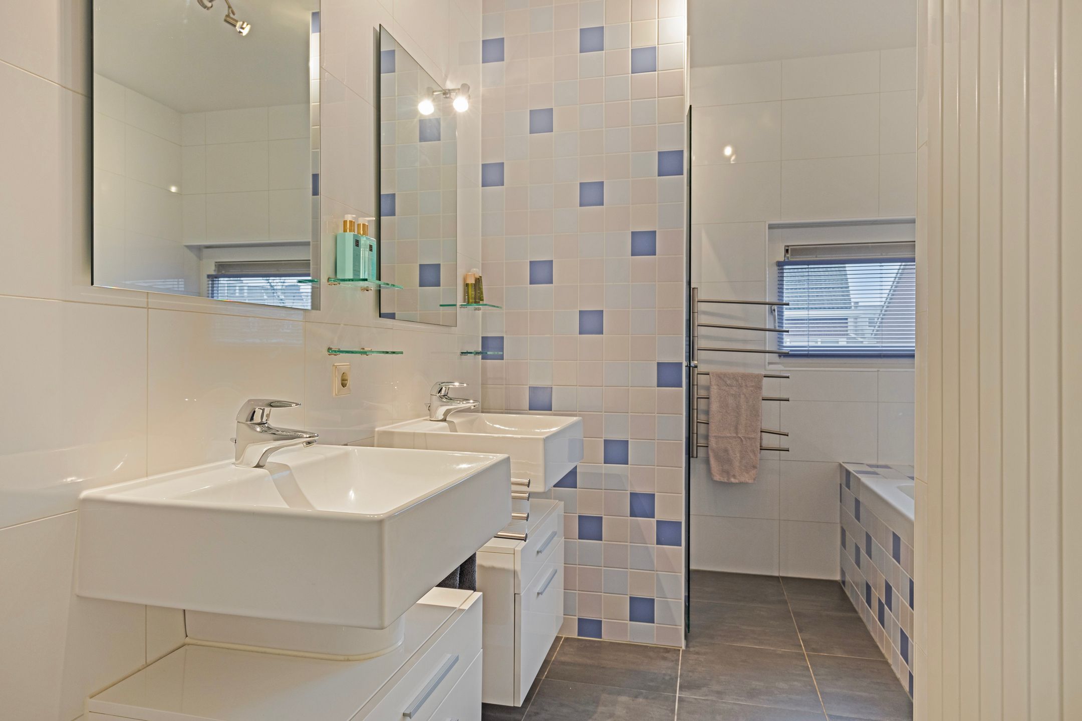 Photo 6 of Dommer van Poldersveldtweg 25-A