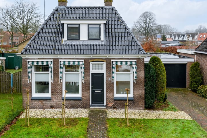 View photo of Hobbe van Baerdtstraat 38