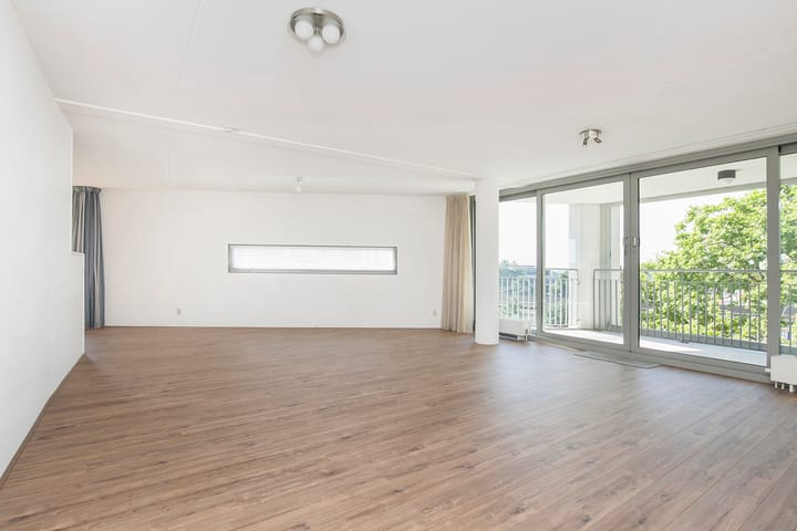 Photo 6 of Stationsplein 72