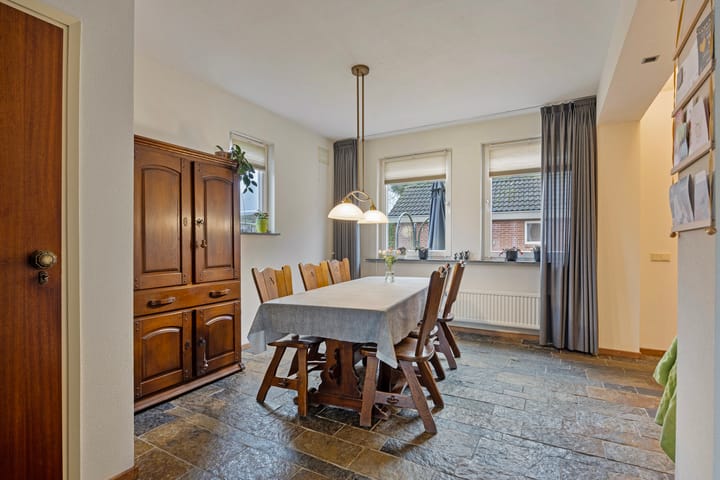 Foto 12 van Distelstraat 1