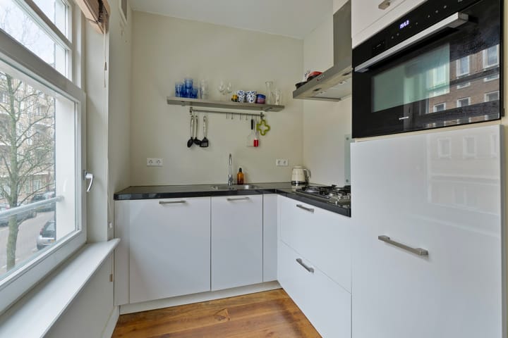 Photo 7 of Hofmeyrstraat 32-1