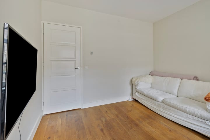 Photo 10 of Hofmeyrstraat 32-1