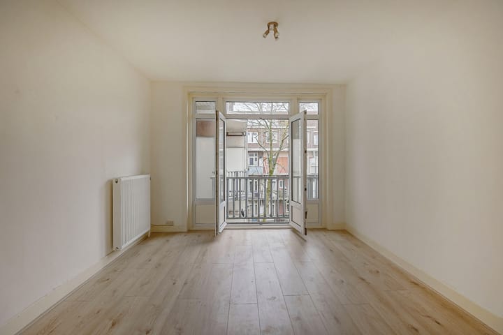 Photo 8 of Van Walbeeckstraat 3-3